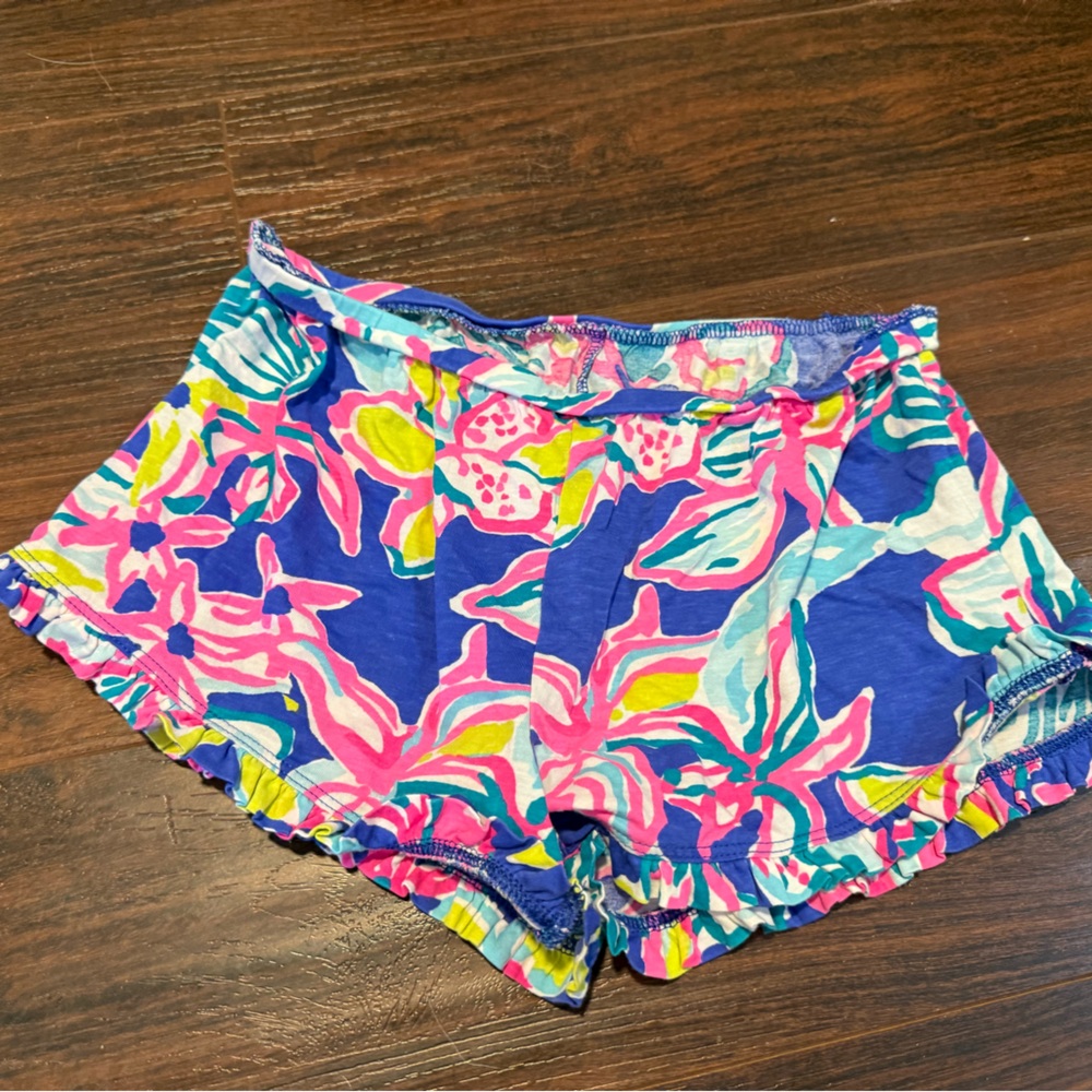 Lilly Pulitzer girl shorts size large